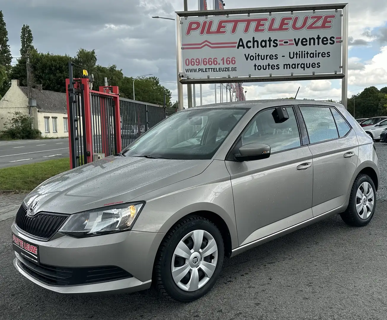 Skoda Fabia 1.0i Ambition Gris - 2