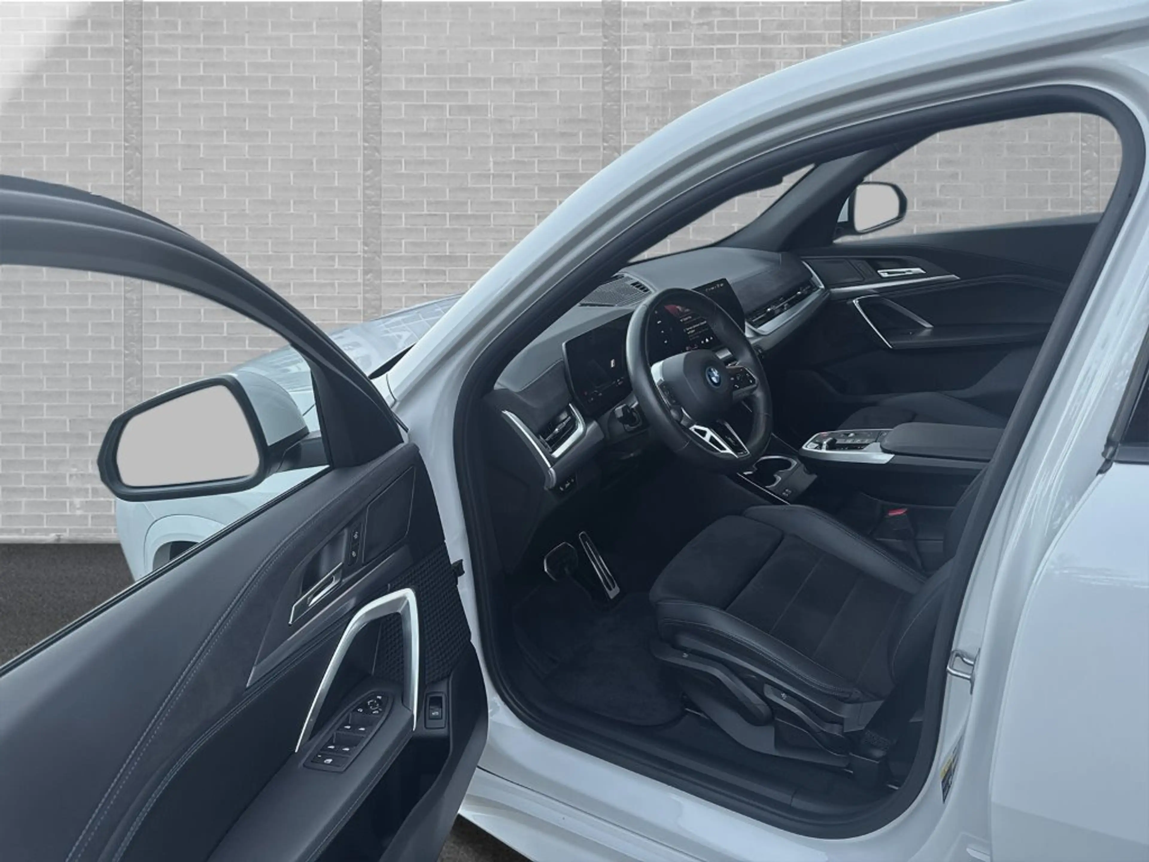 BMW iX2 eDrive20 — photo 6