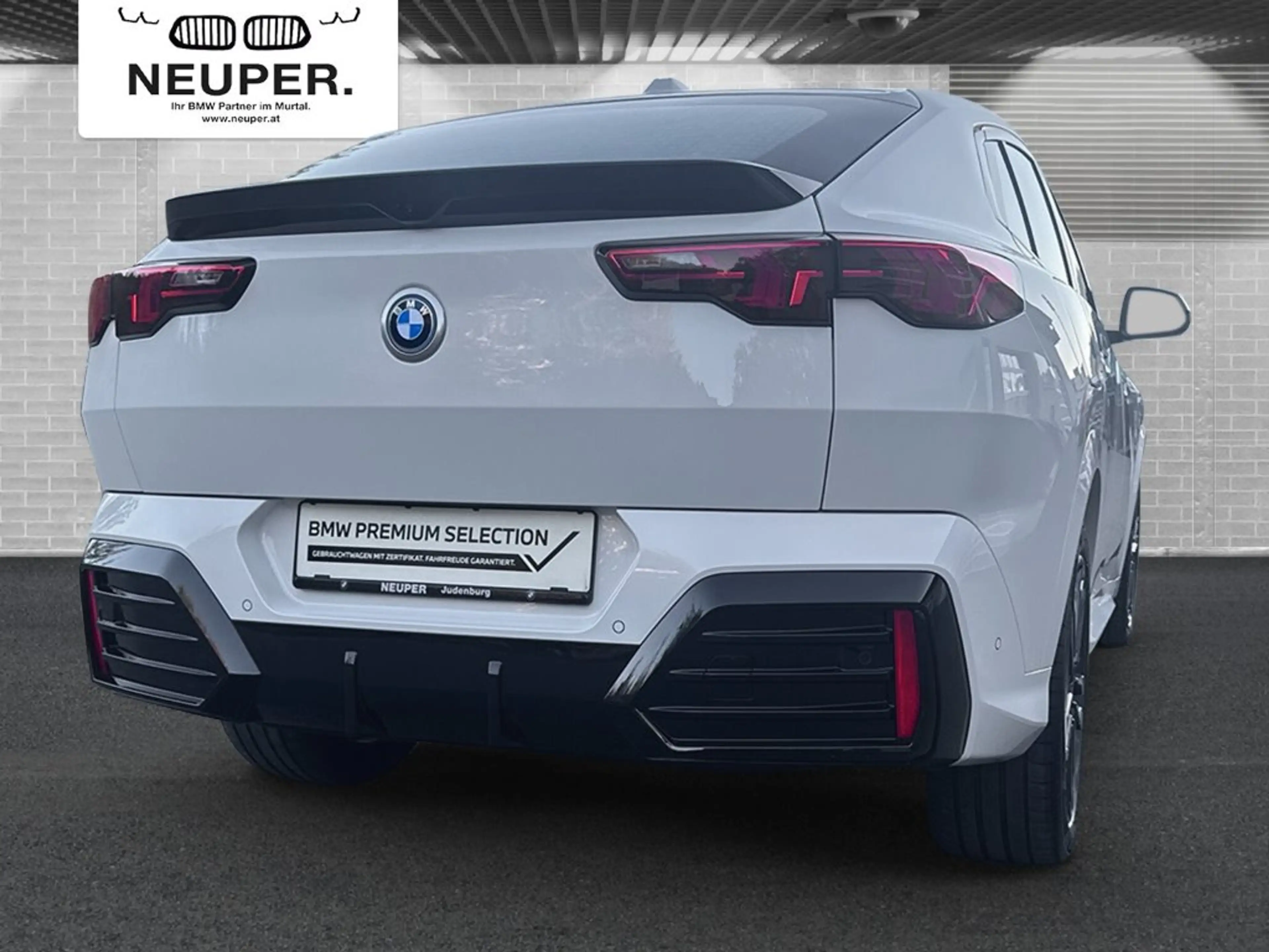 BMW iX2 eDrive20 — photo 4