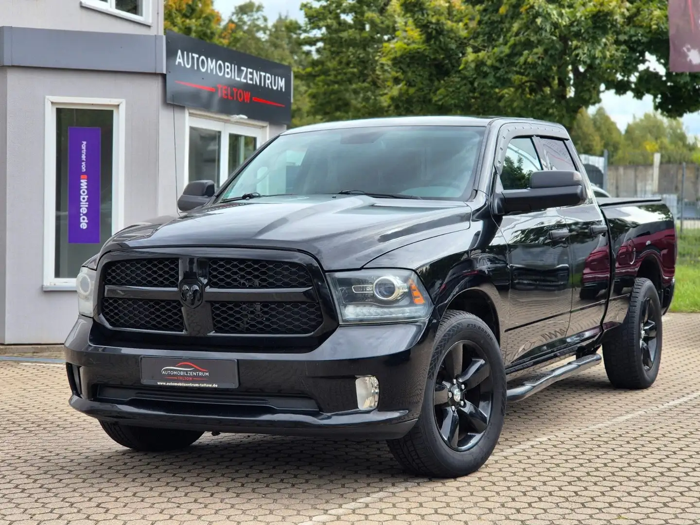 Dodge RAM 1500 ST QUAD CAB 5.7L V8 HEMI 4X2 AHK 6Sitze Schwarz - 1