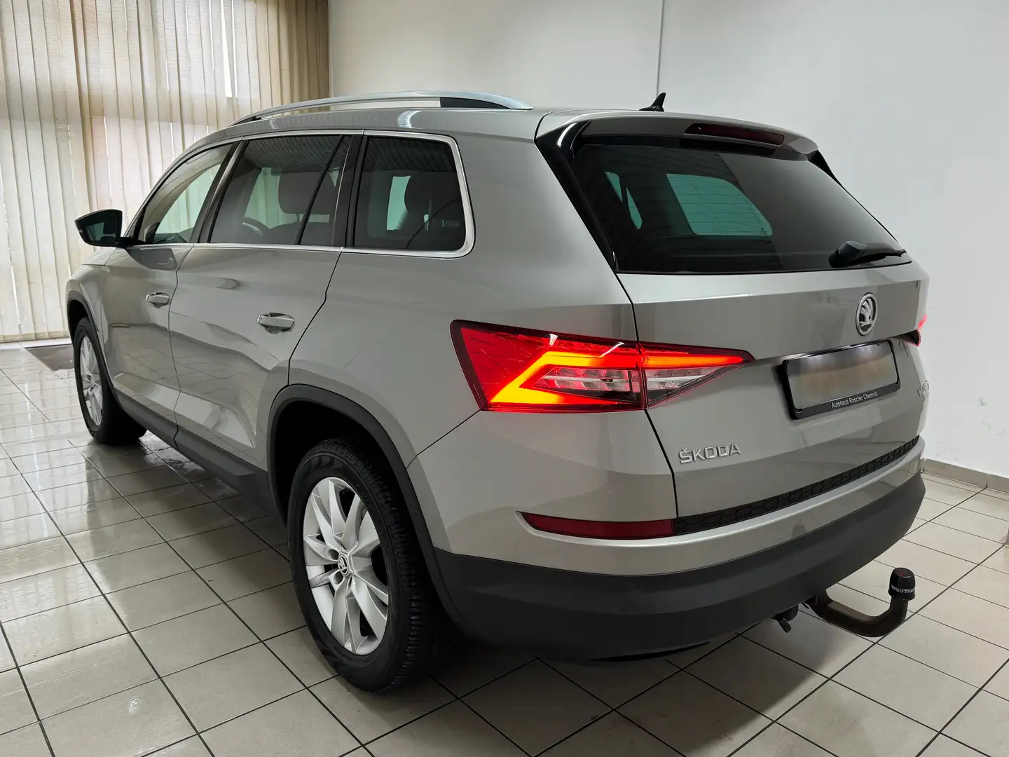 Skoda Kodiaq 2.0 TDI Drive 125 7-Si. LED Navi CarPlay ACC AHK Beige - 2