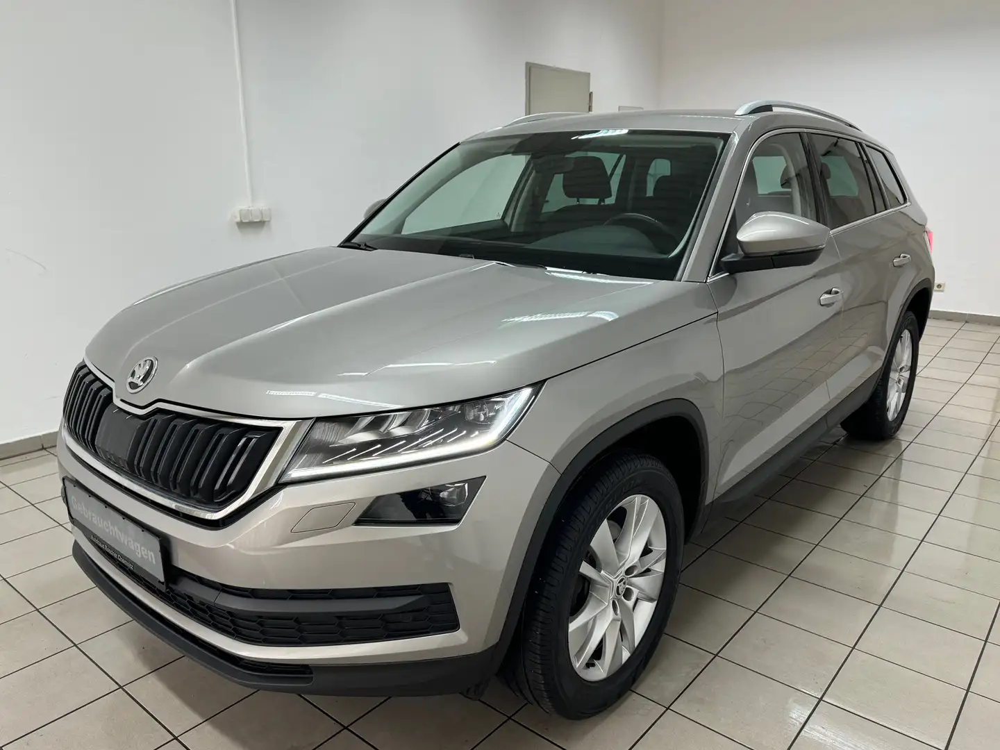 Skoda Kodiaq 2.0 TDI Drive 125 7-Si. LED Navi CarPlay ACC AHK Beige - 1