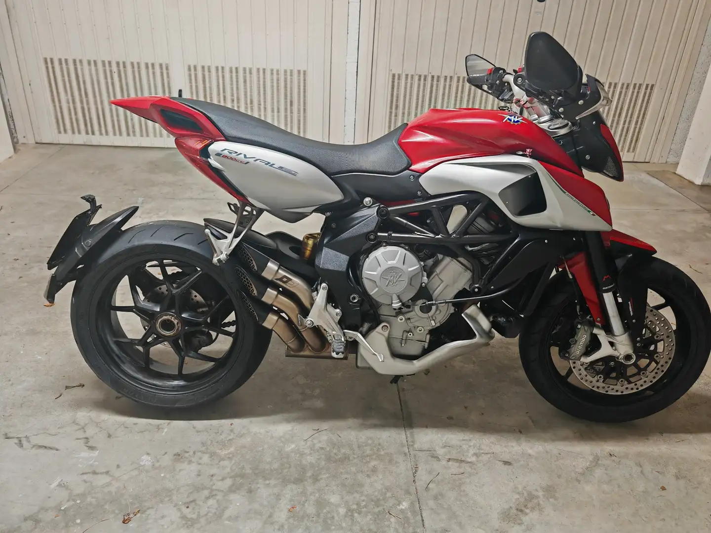 MV Agusta Rivale 800 ABS Rot - 2