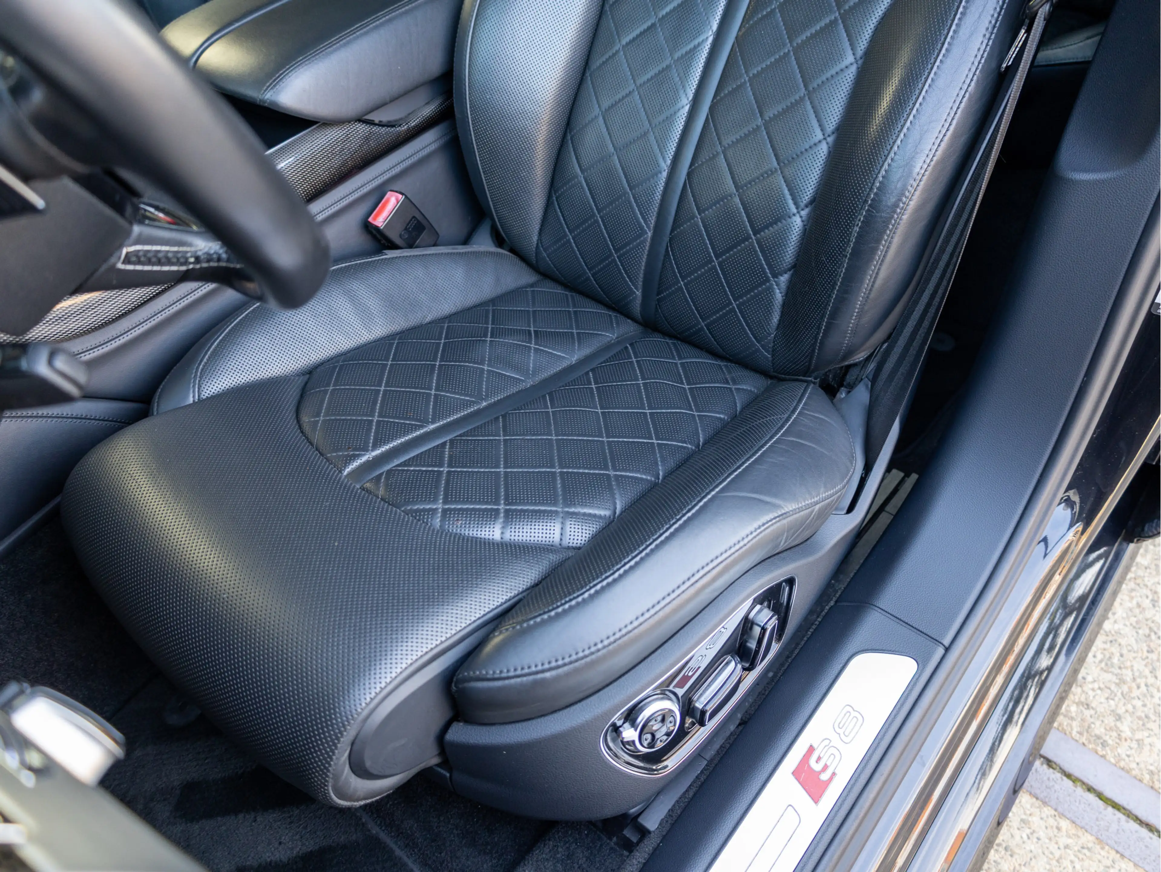 Audi S8 4.0 TFSI quattro Pro Line+ *Pano | ACC | Carbon | — photo 18
