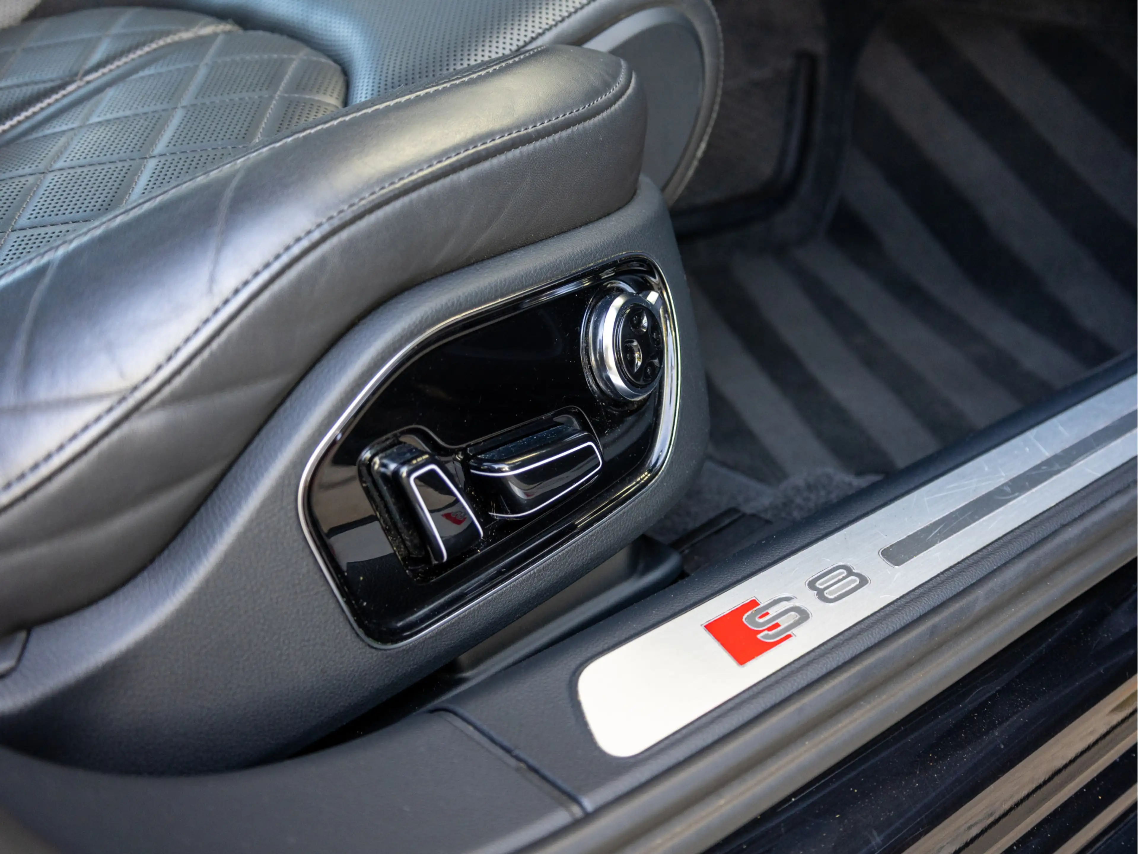Audi S8 4.0 TFSI quattro Pro Line+ *Pano | ACC | Carbon | — photo 36