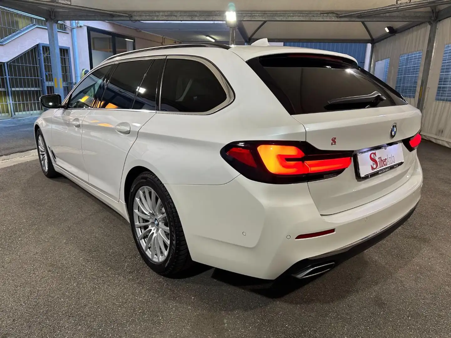 BMW 530 d MHEV 48V xDrive Touring Luxury Automatico Bianco - 2