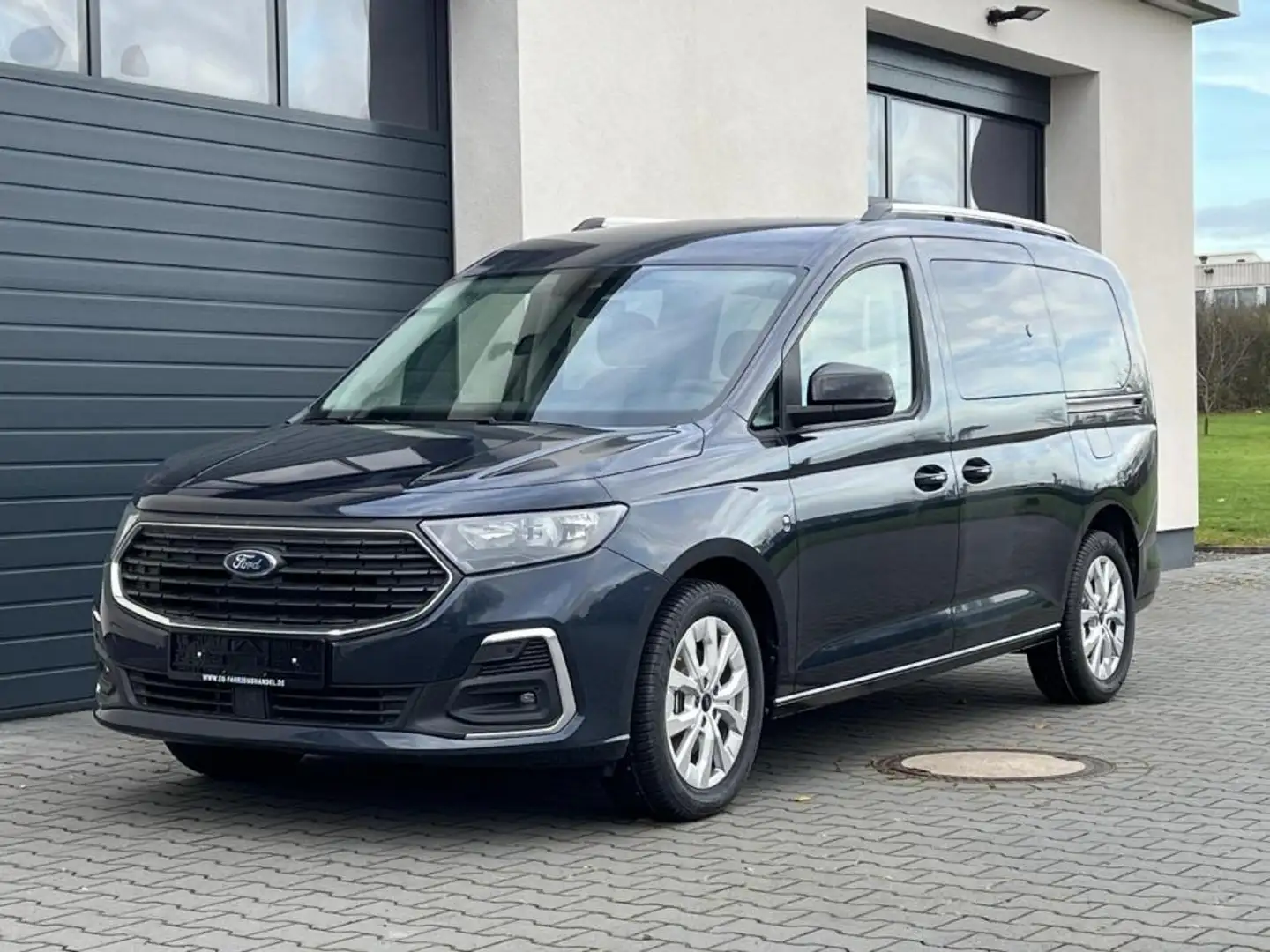 Ford Grand Tourneo Titanium 1,5 EcoBoost Automatik 85kW 5 Jahre 85... - 1