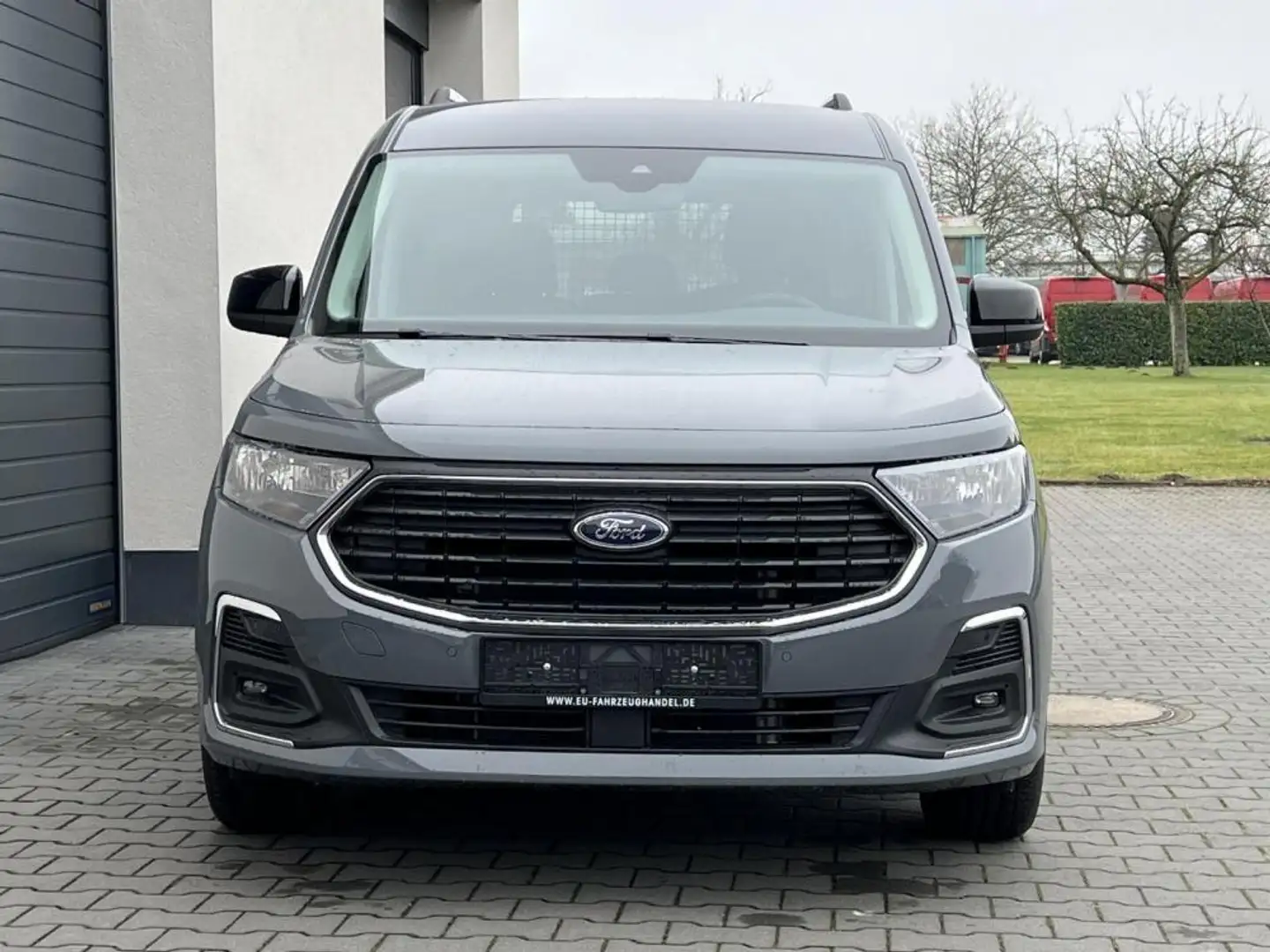 Ford Grand Tourneo Titanium 1,5 EcoBoost Automatik 85kW 5 Jahre 85... - 2