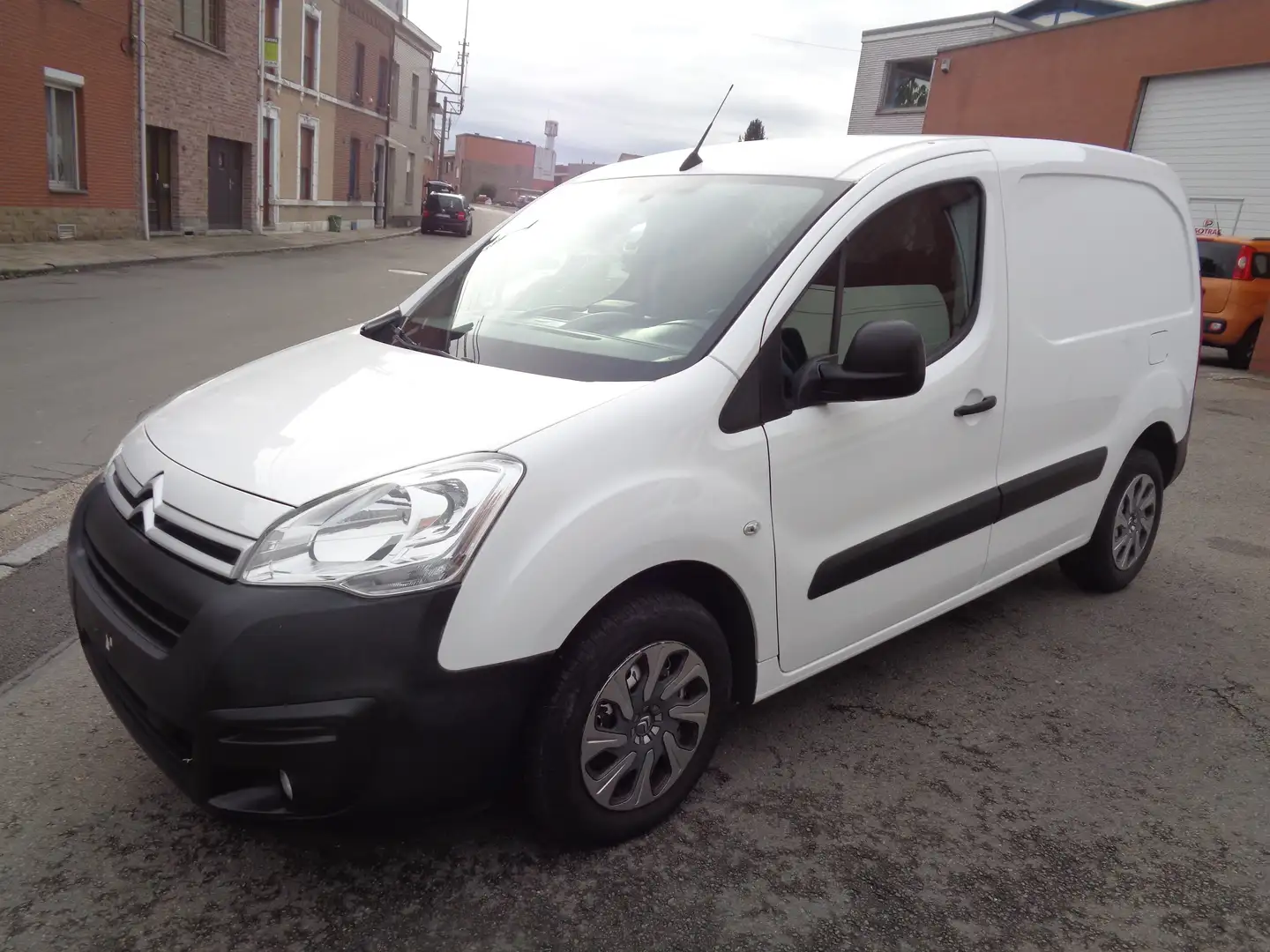 Citroen Berlingo 1.6 HDI UTILITAIRE 2 PLACES / NAVI/CLIM/TVA RECUP Bianco - 2