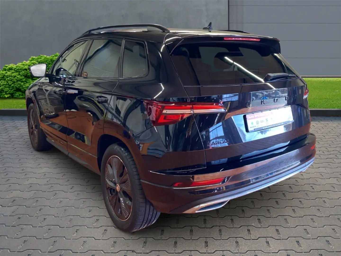 Skoda Karoq Sportline 4x4+Anhängerkupplung+Navi+Alufelgen+LED Schwarz - 2
