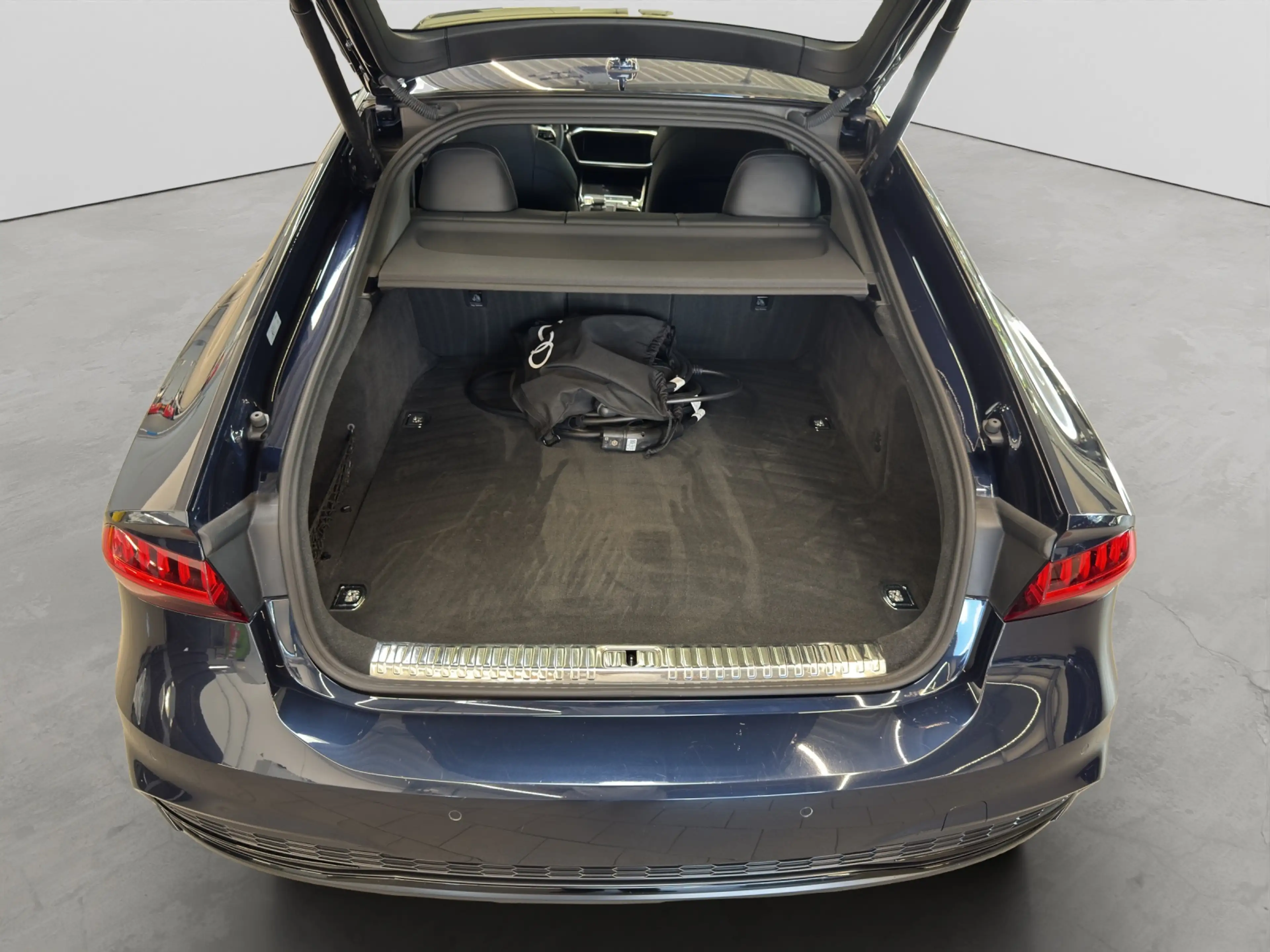 Audi A7 Sportback 55 TFSI e quattro Black AHK B&O HuD P... — photo 6