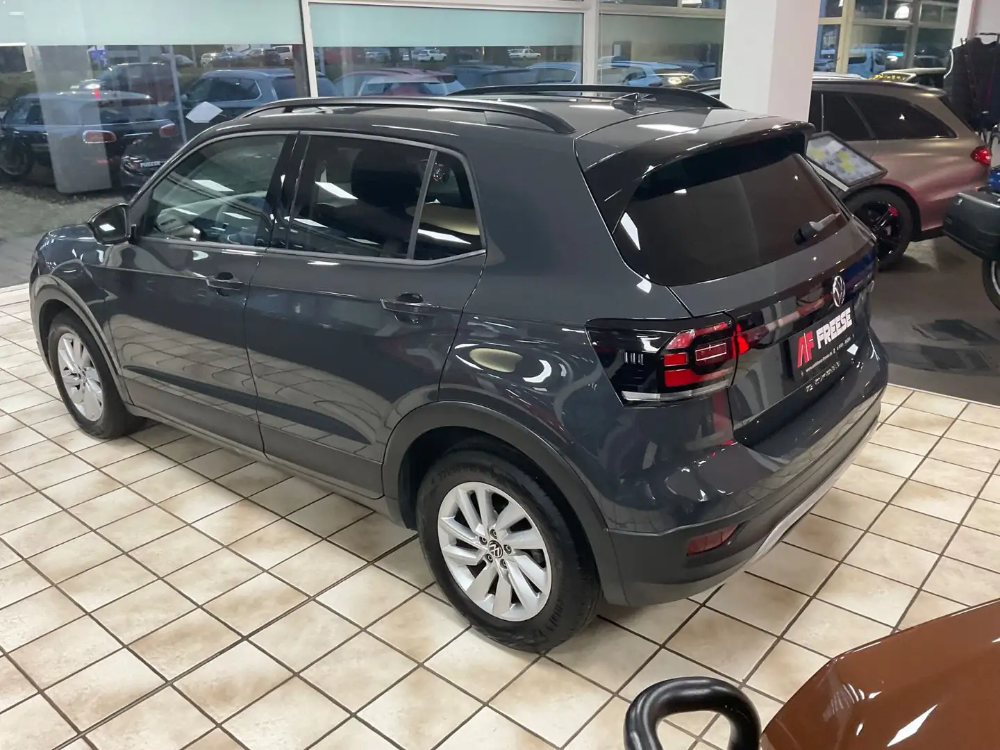Volkswagen T-Cross Life Grey - 2