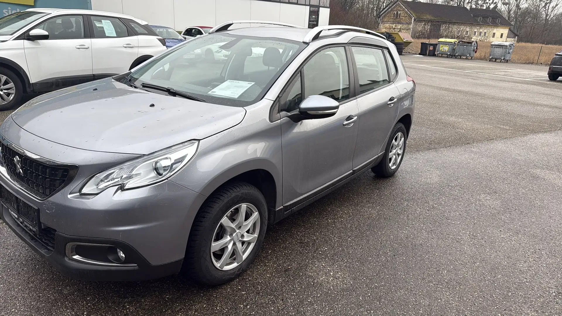 Peugeot 2008 Active 1,2 PureTech 110 Grau - 1