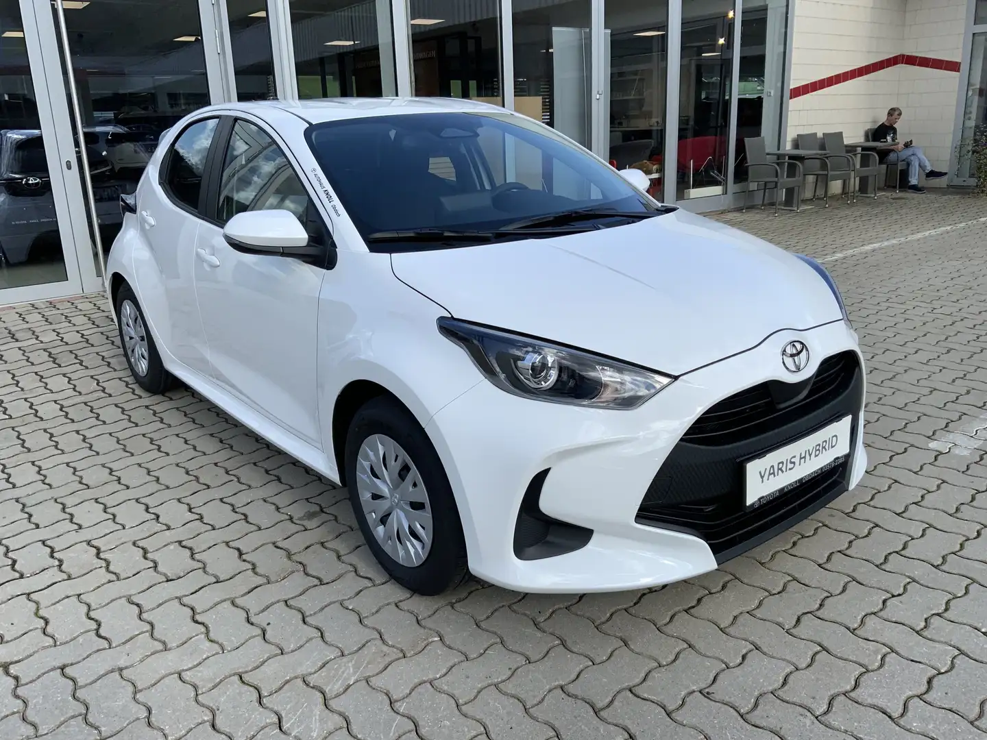 Toyota Yaris 1,5 Hybrid City AKTION Weiß - 1