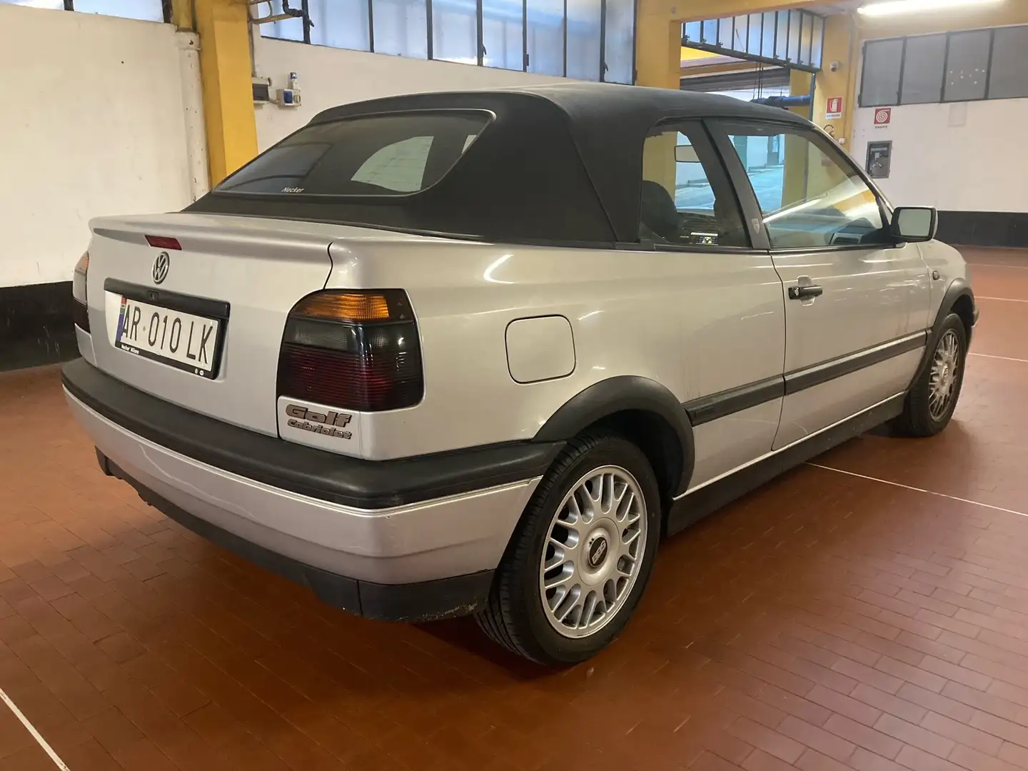 Volkswagen Golf Cabriolet CABRIOLET Stříbrná - 2