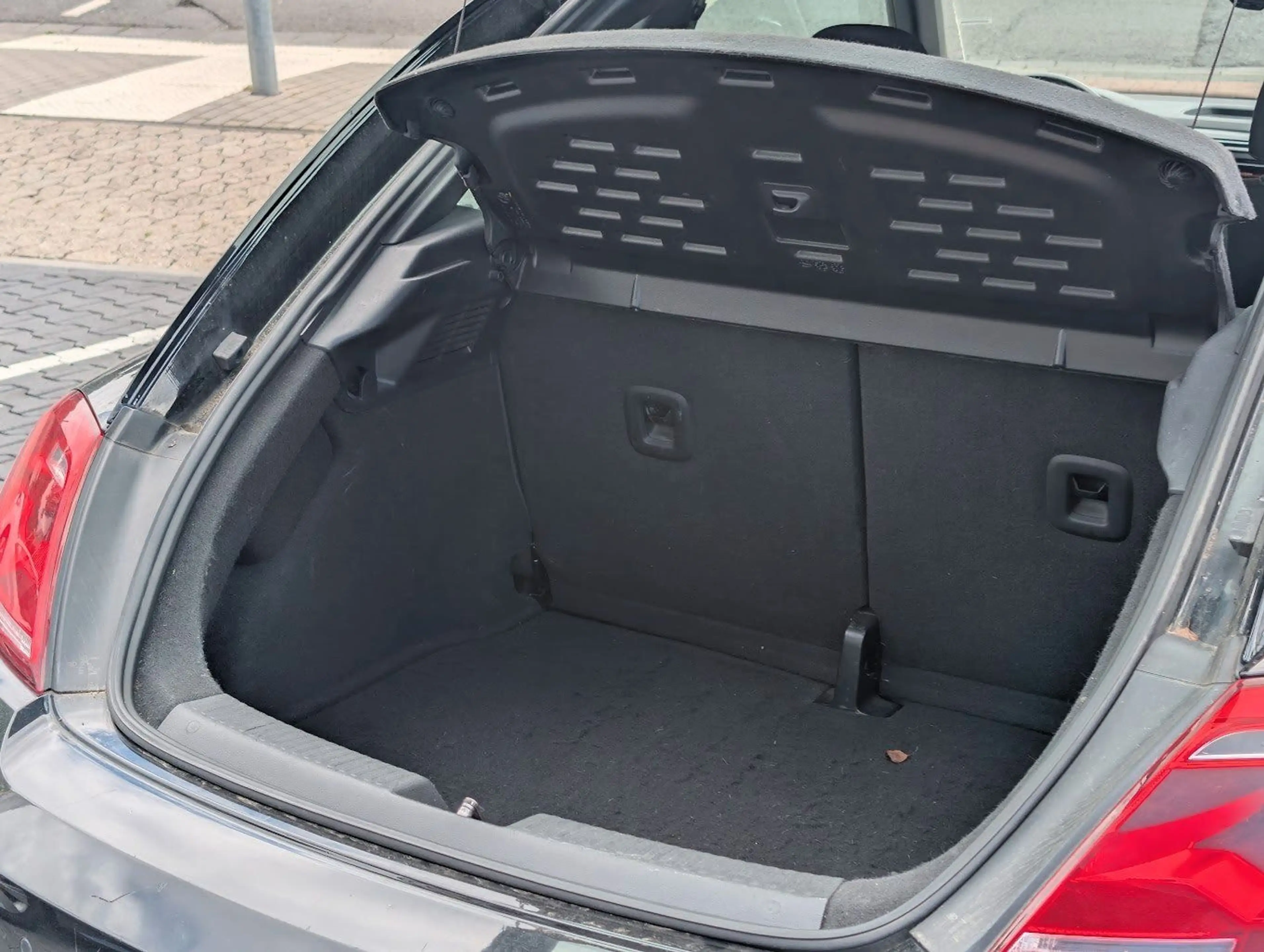 Volkswagen Beetle Beetle Fender Edition XENON. FENDER. PDC. TEMP — photo 9