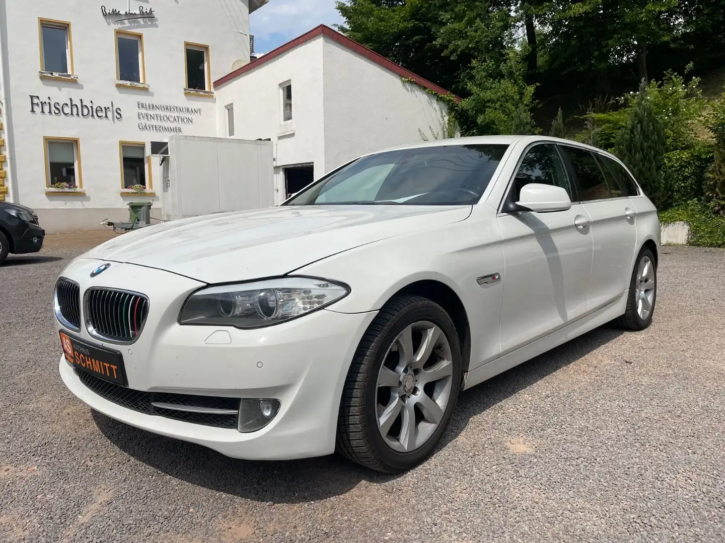 BMW 525 Baureihe 5 Touring 525 d TÜV 08/2026 Bílá - 1