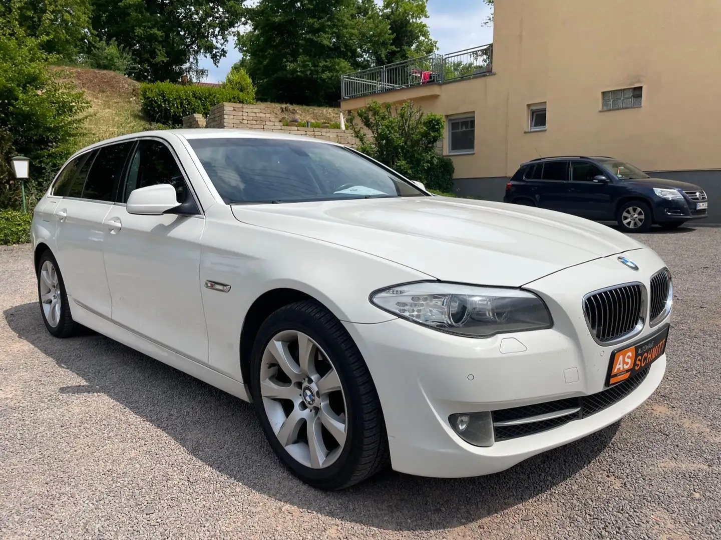 BMW 525 Baureihe 5 Touring 525 d TÜV 08/2026 Bílá - 2