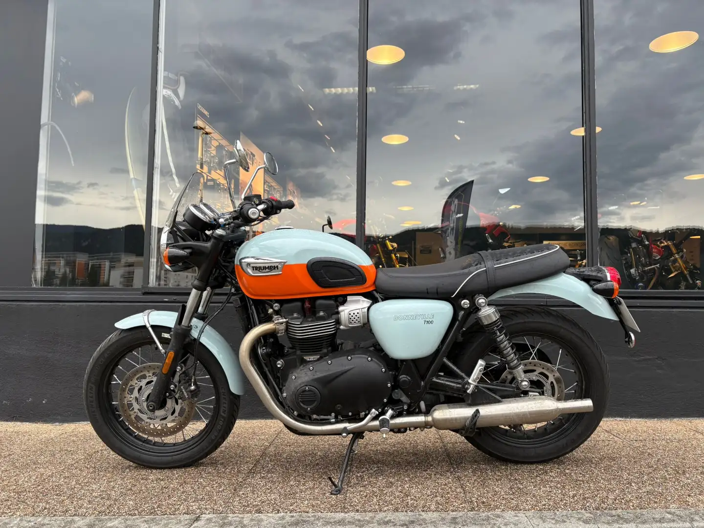 Triumph Bonneville T100 Blau - 1