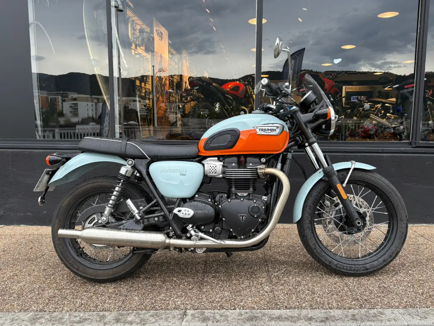 Triumph Bonneville T100 Blau - 2