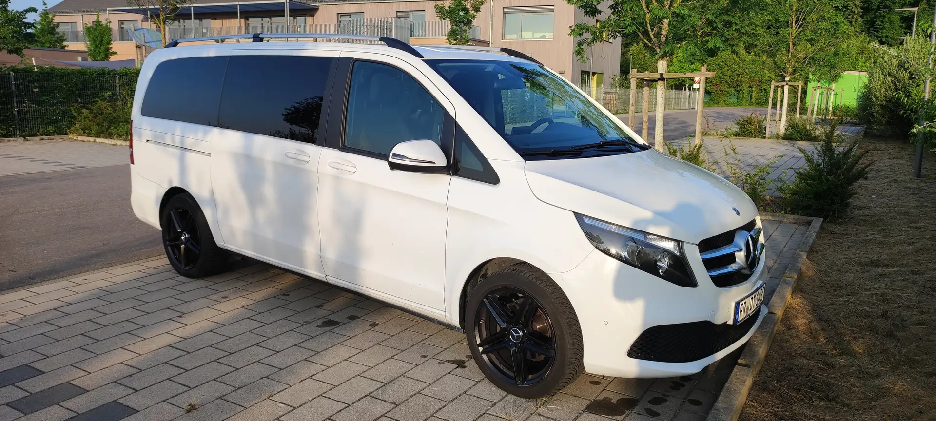 Mercedes-Benz V 220 V-Klasse Diesel d lang 9G-TRONIC White - 1