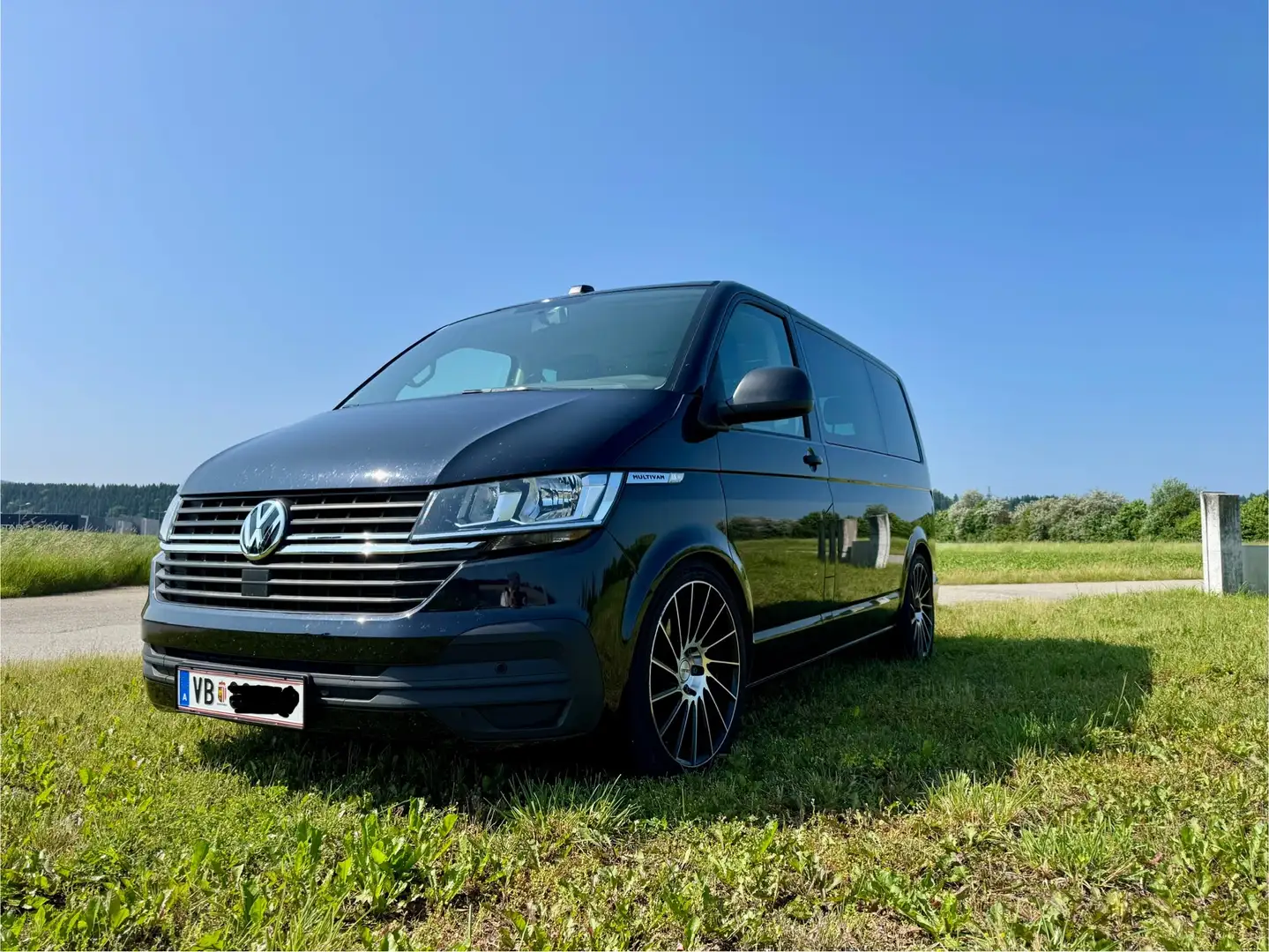 Volkswagen T6 Multivan Multivan Edition 2,0 TDI DSG Edition Schwarz - 1