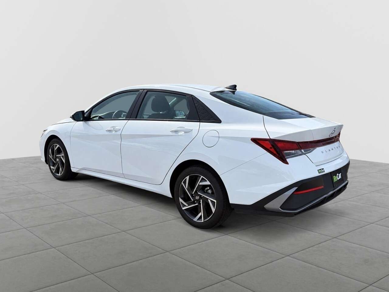 2025 Hyundai Elantra Preferred | Moonroof | Dual Zone Climate Control — снимка 1