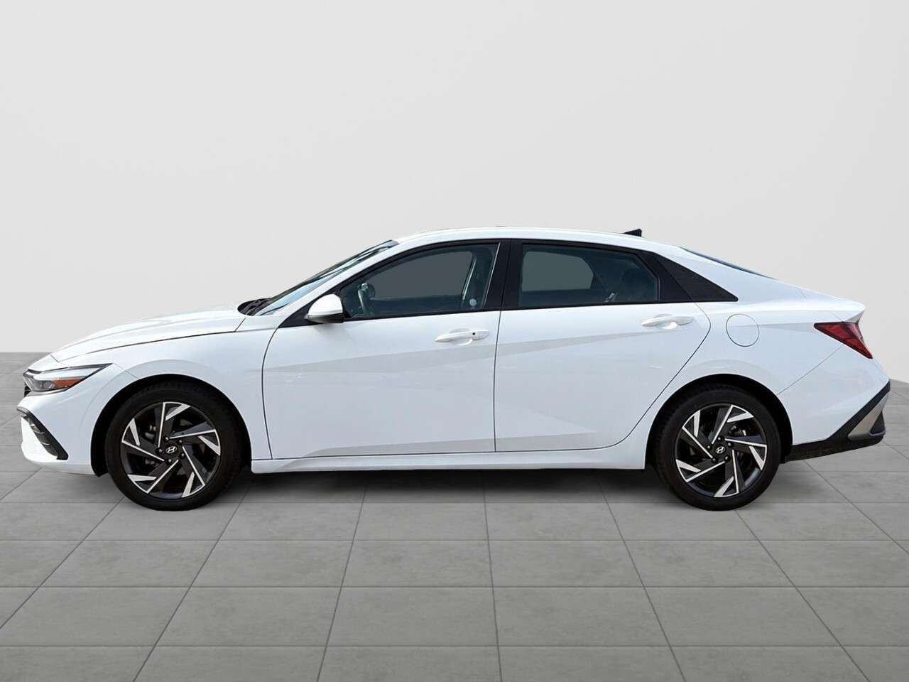 2025 Hyundai Elantra Preferred | Moonroof | Dual Zone Climate Control — снимка 1