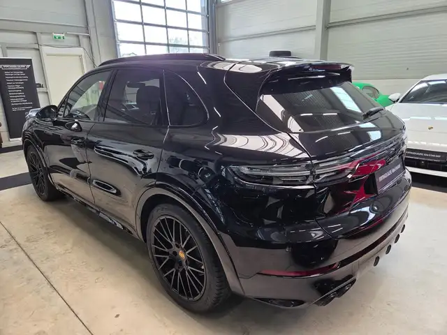 Porsche Cayenne GTS view 14