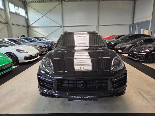 Porsche Cayenne GTS view 3