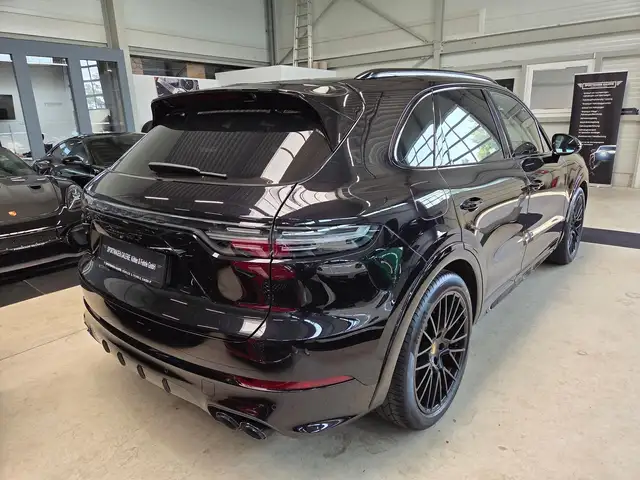 Porsche Cayenne GTS view 11