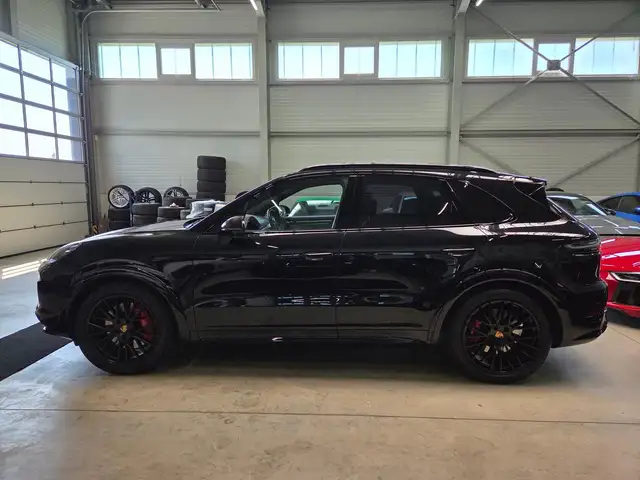 Porsche Cayenne GTS view 15