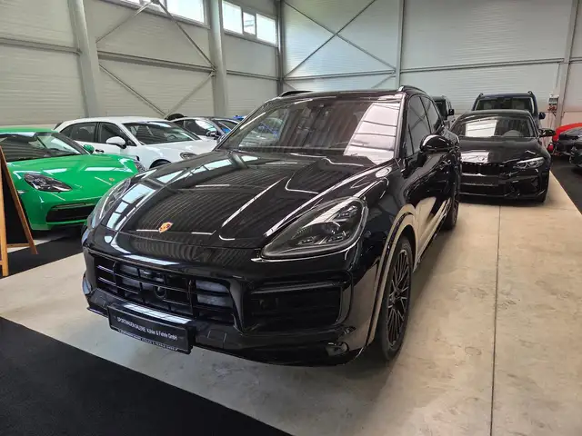Porsche Cayenne GTS view 5