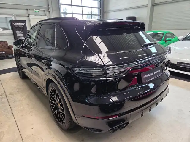 Porsche Cayenne GTS view 13