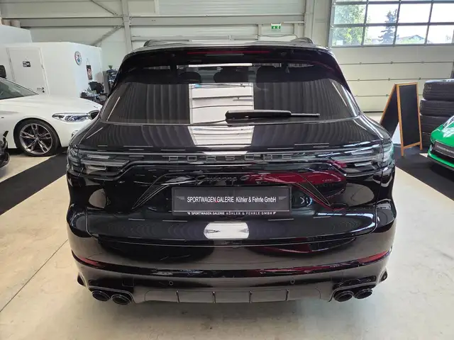 Porsche Cayenne GTS view 12