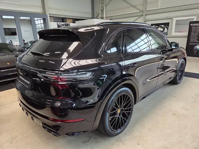 Porsche Cayenne GTS view 10