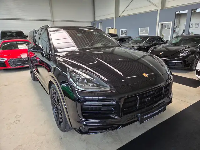Porsche Cayenne GTS view 7