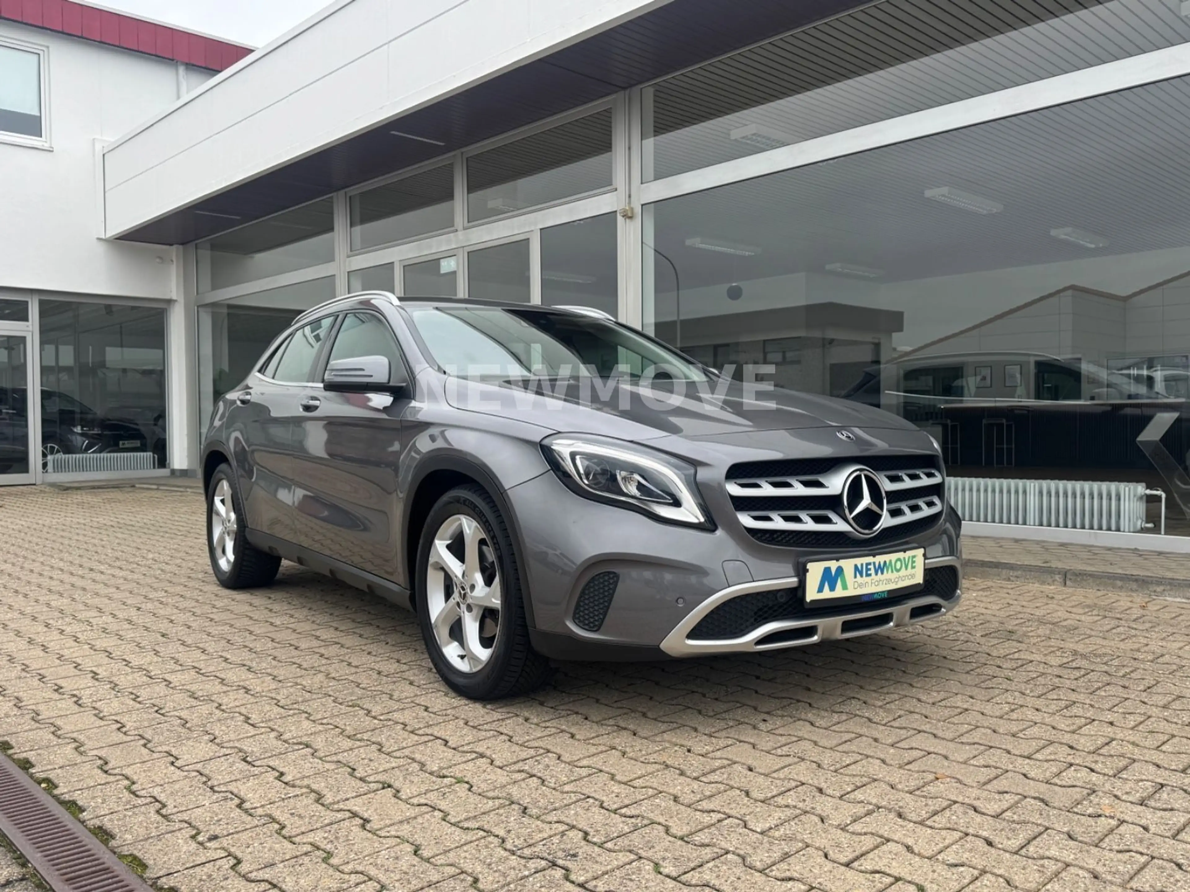 Mercedes-Benz GLA 180 LED Navi SHZ Allwetter Tempo. Keyless — photo 6