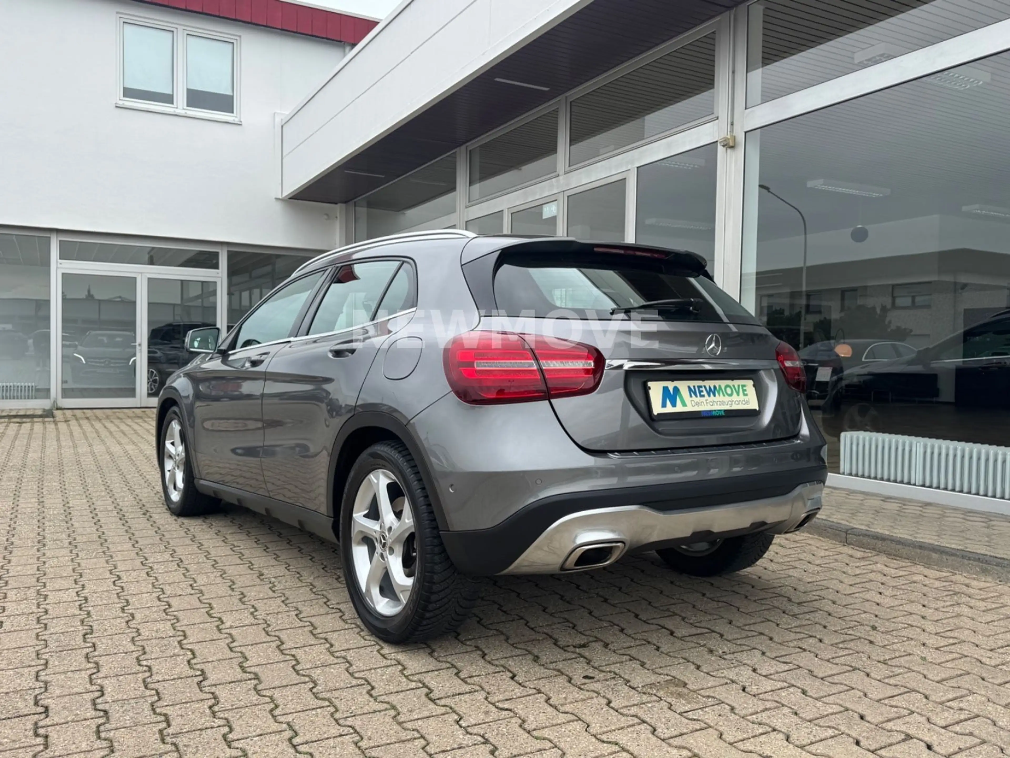 Mercedes-Benz GLA 180 LED Navi SHZ Allwetter Tempo. Keyless — photo 3