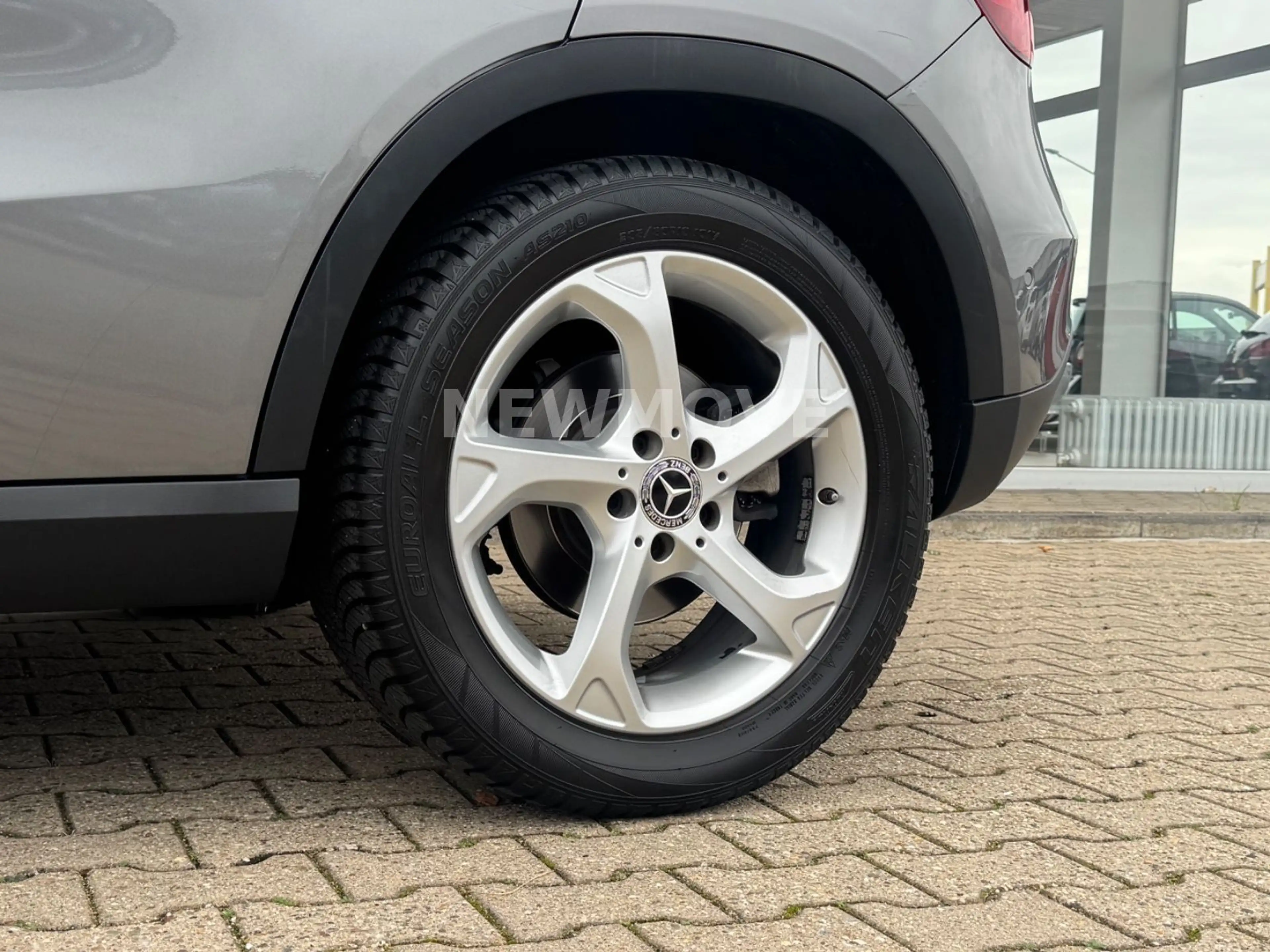 Mercedes-Benz GLA 180 LED Navi SHZ Allwetter Tempo. Keyless — photo 9