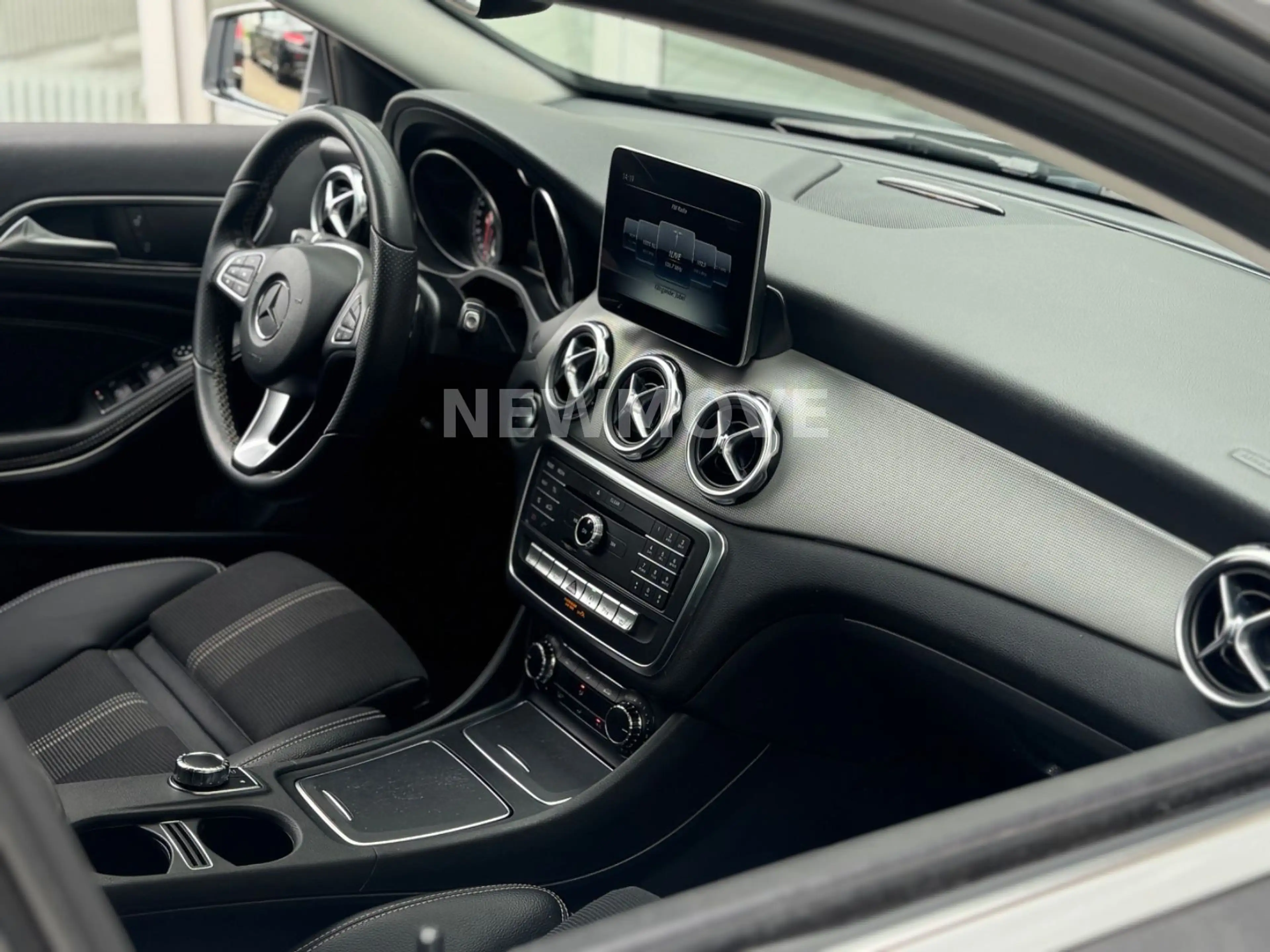 Mercedes-Benz GLA 180 LED Navi SHZ Allwetter Tempo. Keyless — photo 15