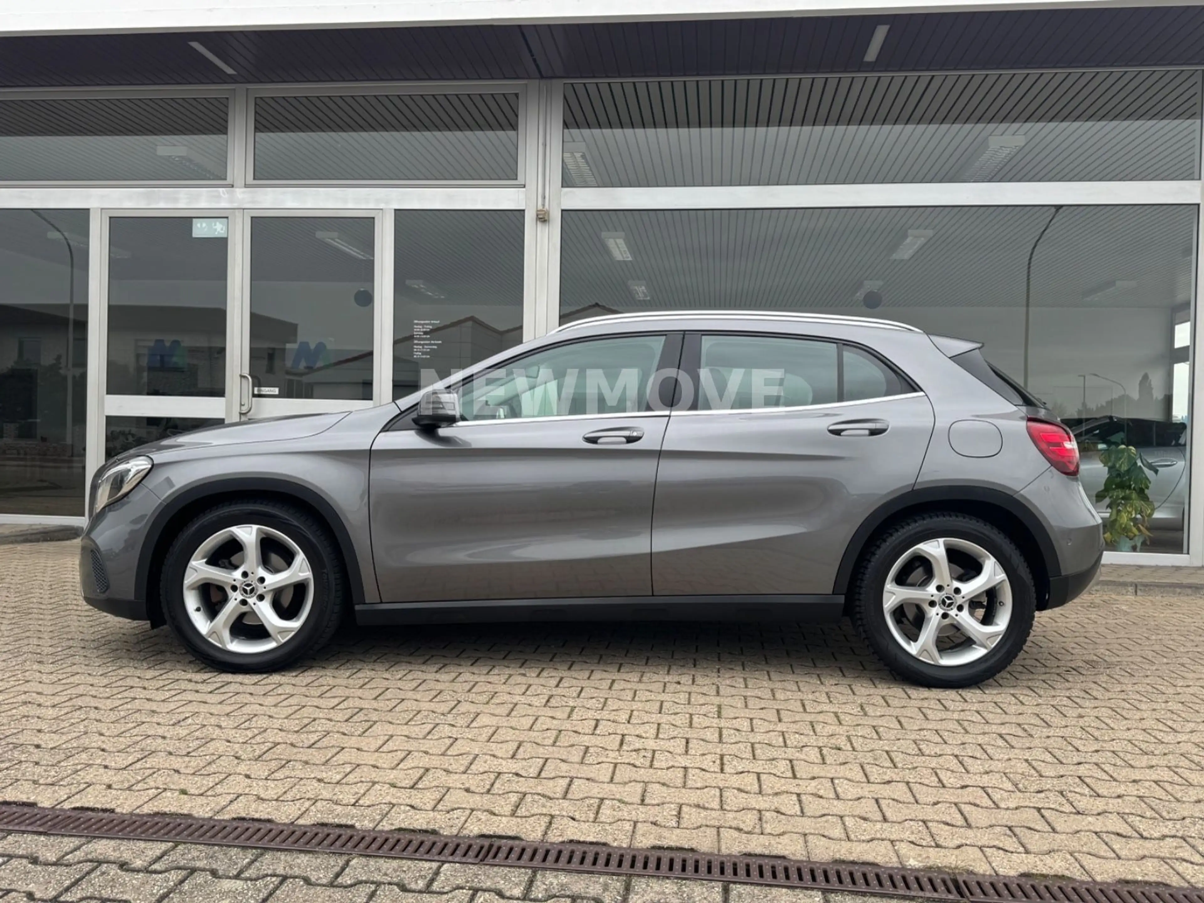 Mercedes-Benz GLA 180 LED Navi SHZ Allwetter Tempo. Keyless — photo 2