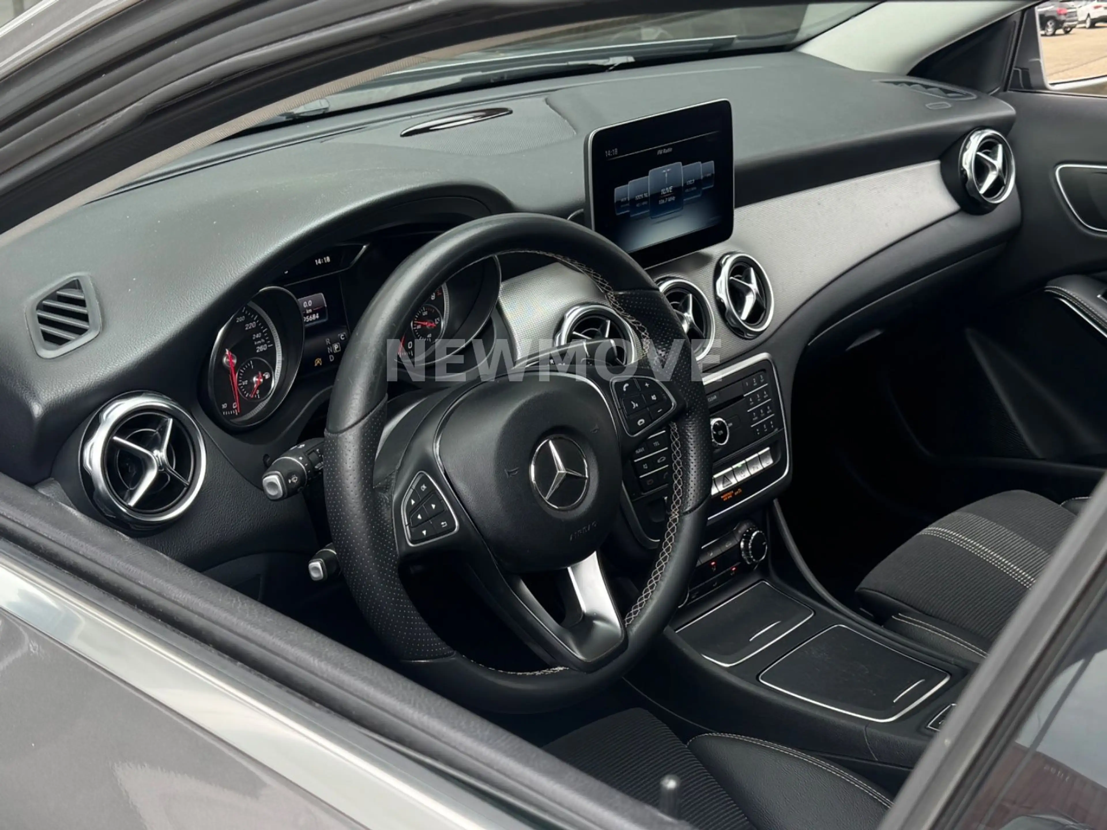 Mercedes-Benz GLA 180 LED Navi SHZ Allwetter Tempo. Keyless — photo 10