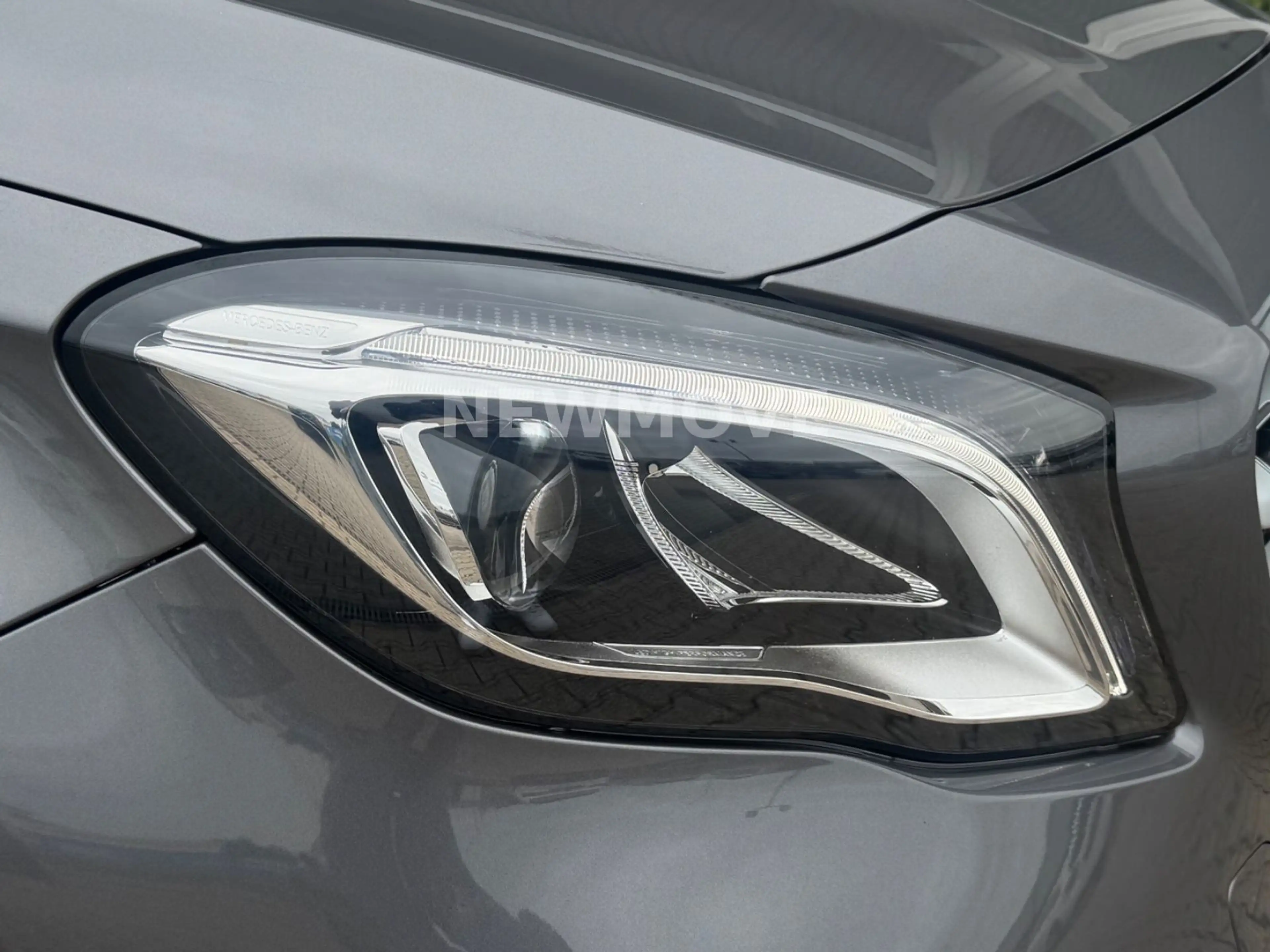 Mercedes-Benz GLA 180 LED Navi SHZ Allwetter Tempo. Keyless — photo 7