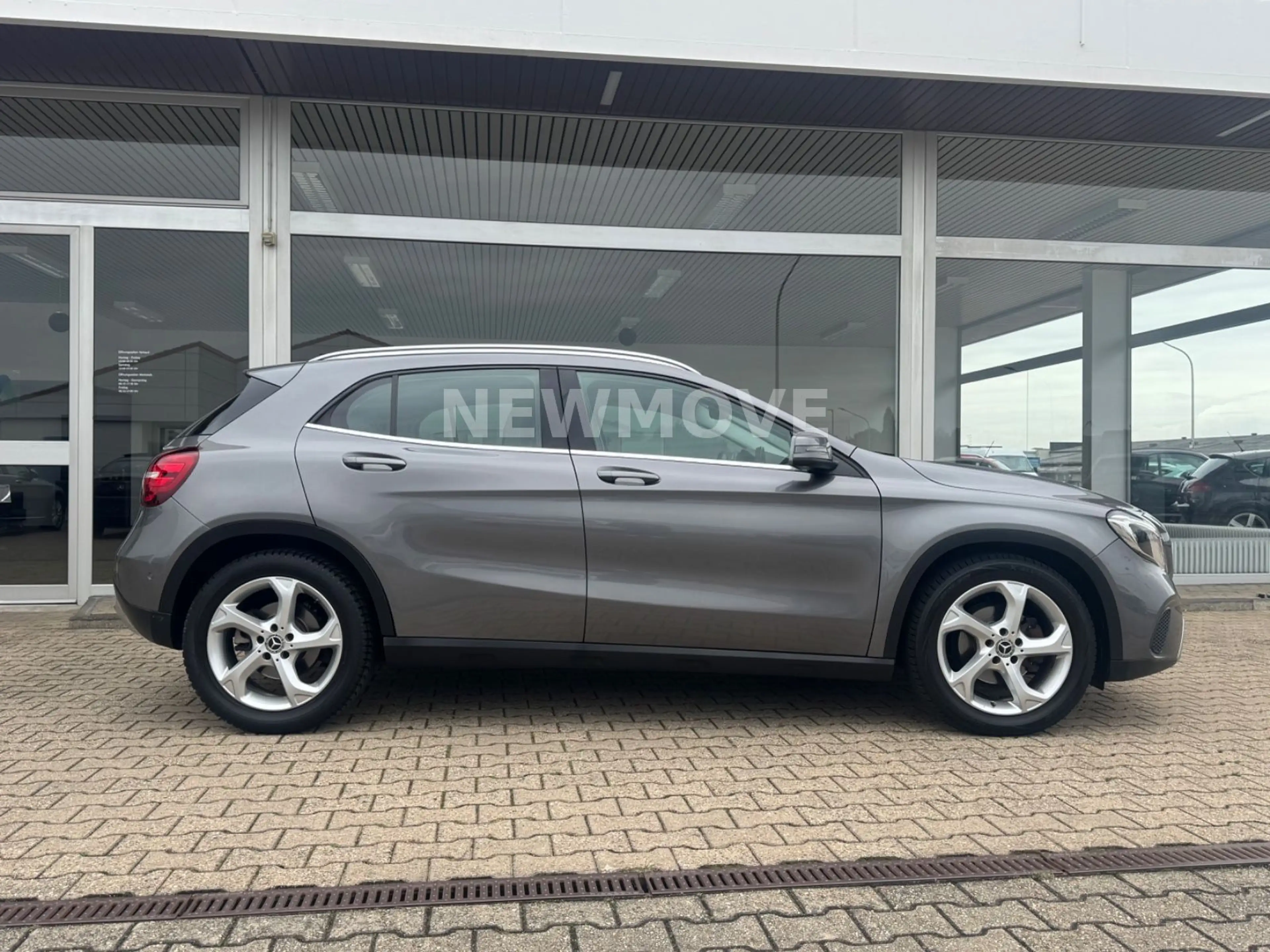 Mercedes-Benz GLA 180 LED Navi SHZ Allwetter Tempo. Keyless — photo 5