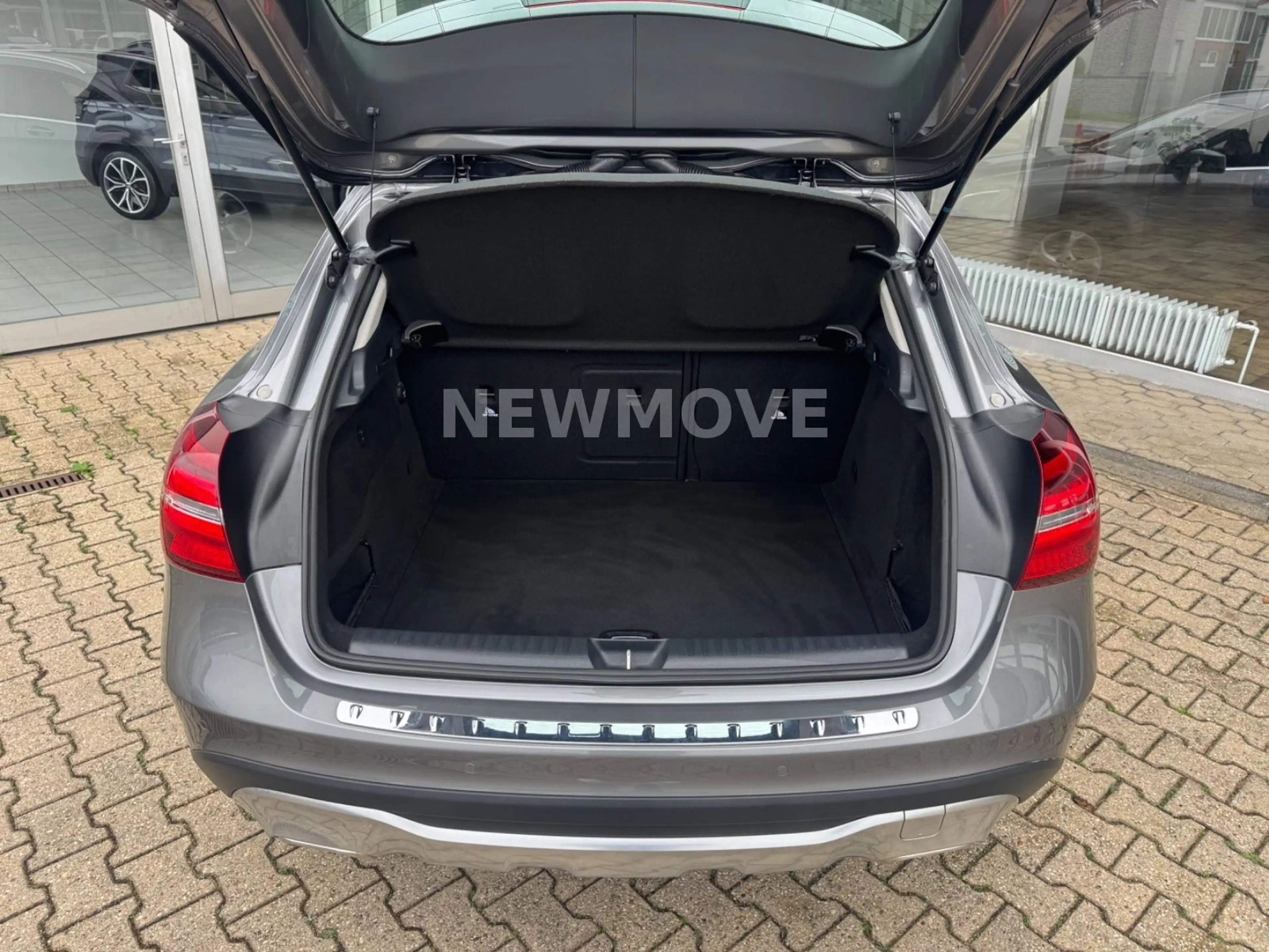 Mercedes-Benz GLA 180 LED Navi SHZ Allwetter Tempo. Keyless — photo 13