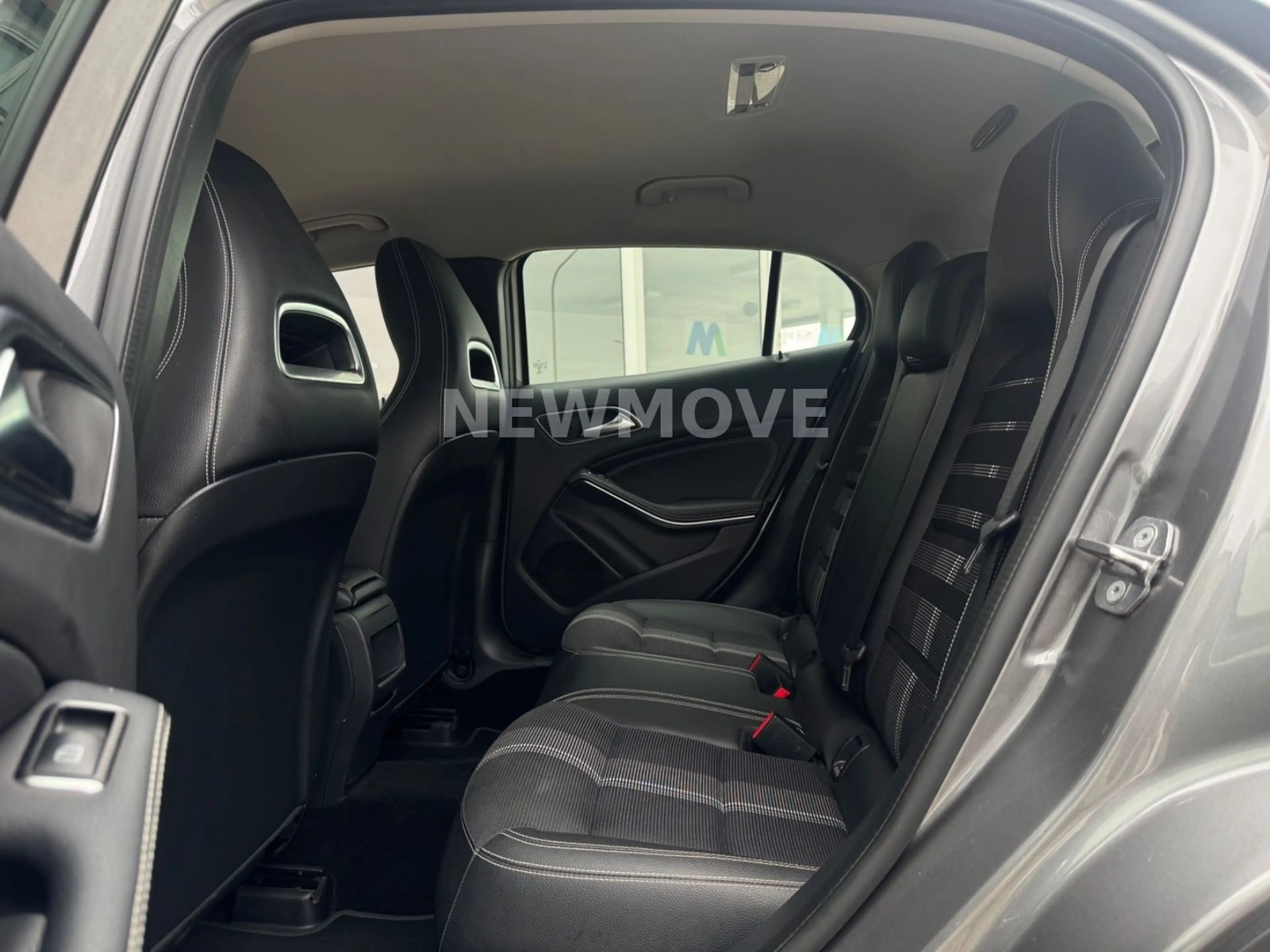 Mercedes-Benz GLA 180 LED Navi SHZ Allwetter Tempo. Keyless — photo 12