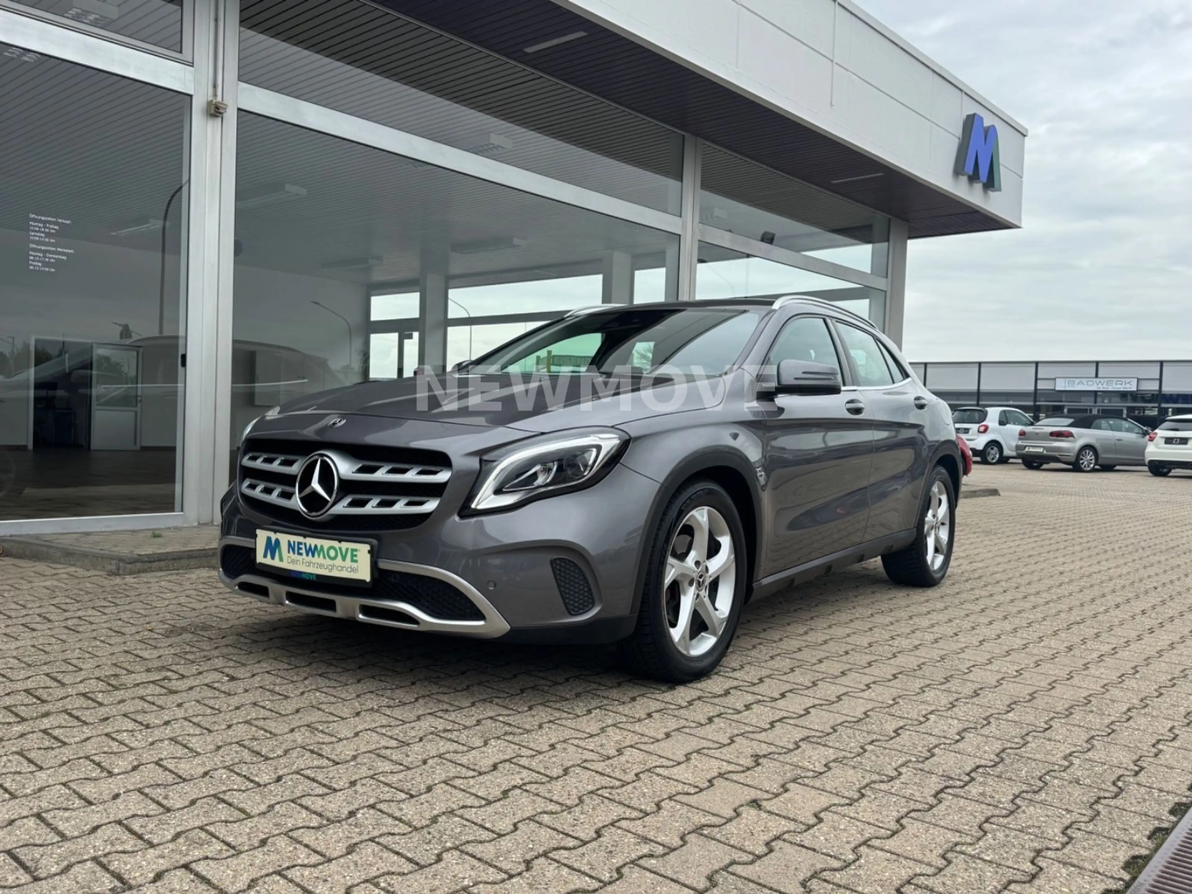 Mercedes-Benz GLA 180 LED Navi SHZ Allwetter Tempo. Keyless