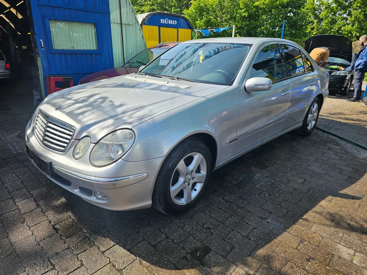 Mercedes-Benz E 240 E -Klasse Tüv Neu 8.2026 AUTOMATIK PDC ALU Срібний - 1