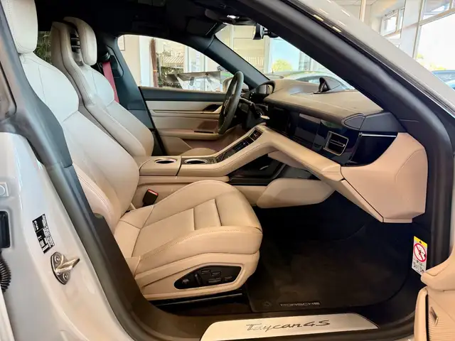 Porsche Taycan view 14